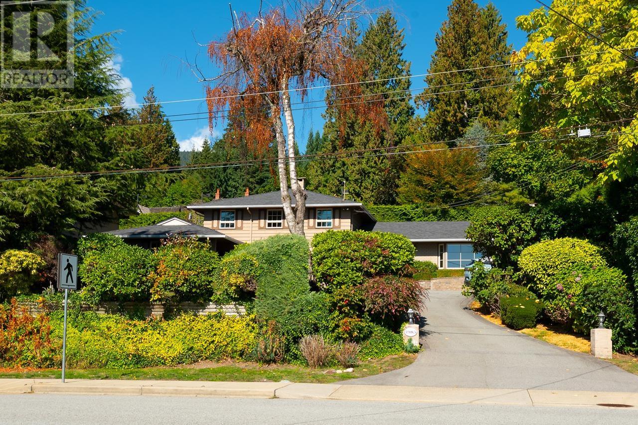 1985 QUEENS AVENUE, west vancouver, British Columbia