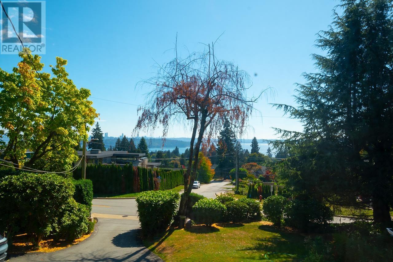 1985 Queens Avenue, West Vancouver, British Columbia  V7V 2X8 - Photo 6 - R2819757