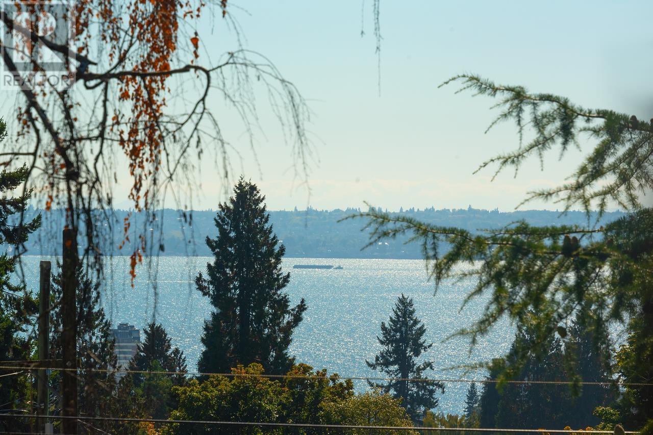 1985 Queens Avenue, West Vancouver, British Columbia  V7V 2X8 - Photo 8 - R2819757