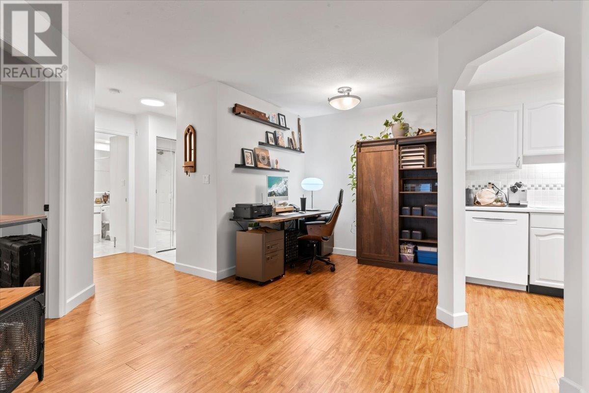 422 6707 Southpoint Drive, Burnaby, British Columbia  V3N 4V8 - Photo 4 - R2819566