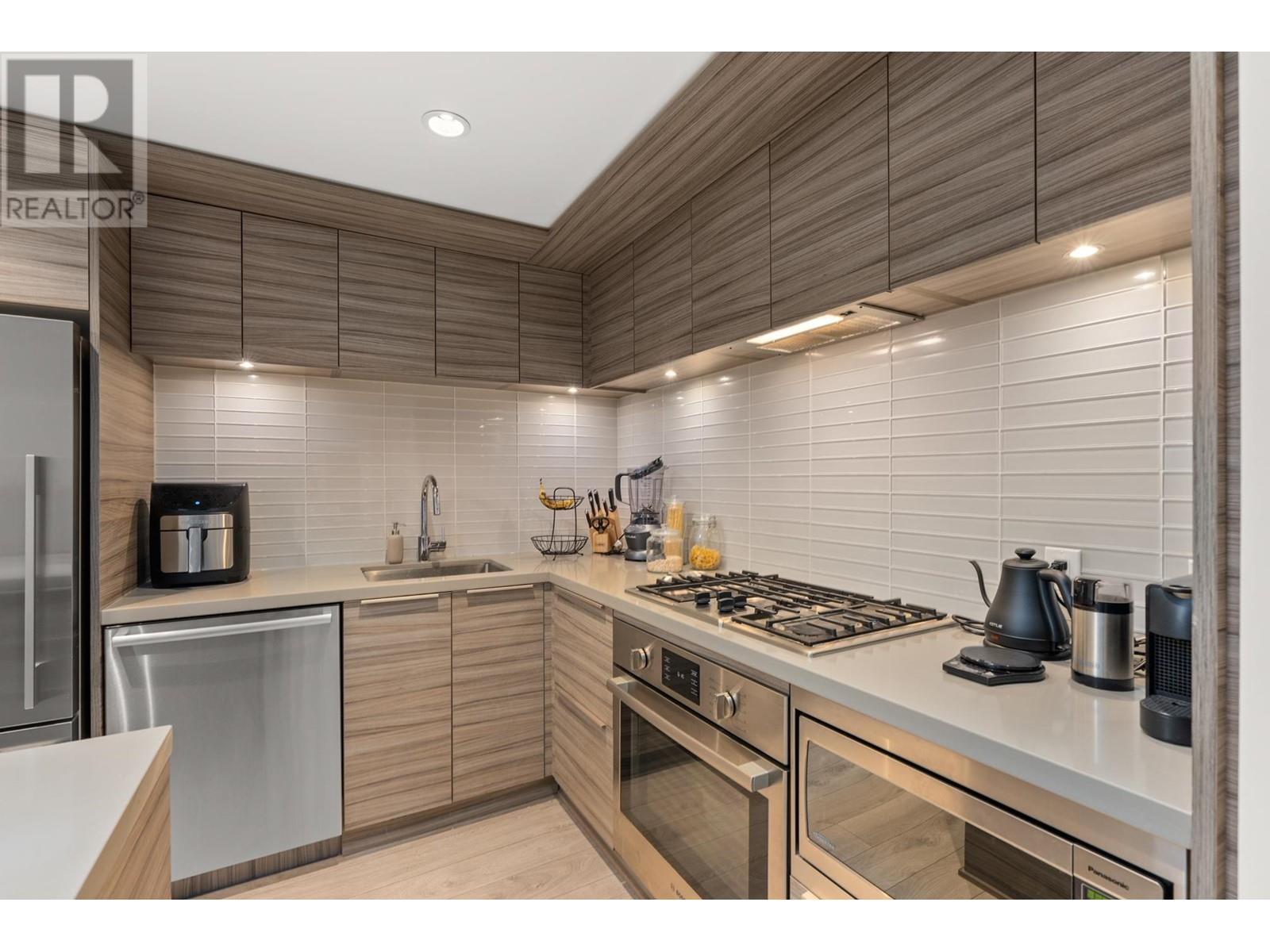 1909 1550 Fern Street, North Vancouver, British Columbia  V7J 0A9 - Photo 2 - R2819755