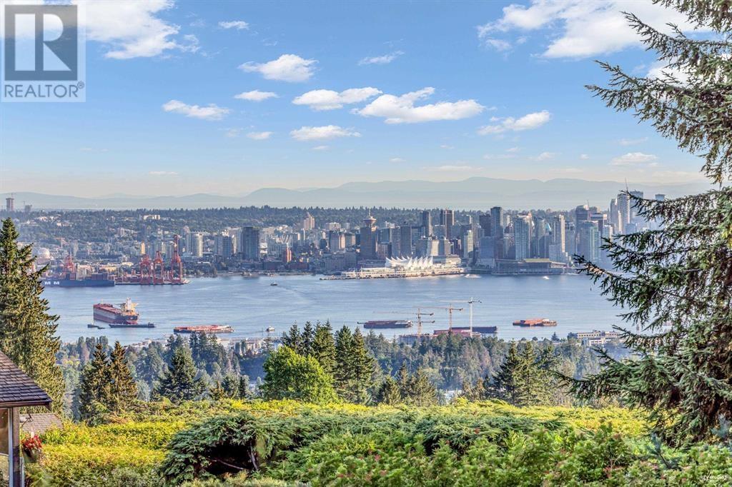 3884 LONSDALE AVENUE, north vancouver, British Columbia