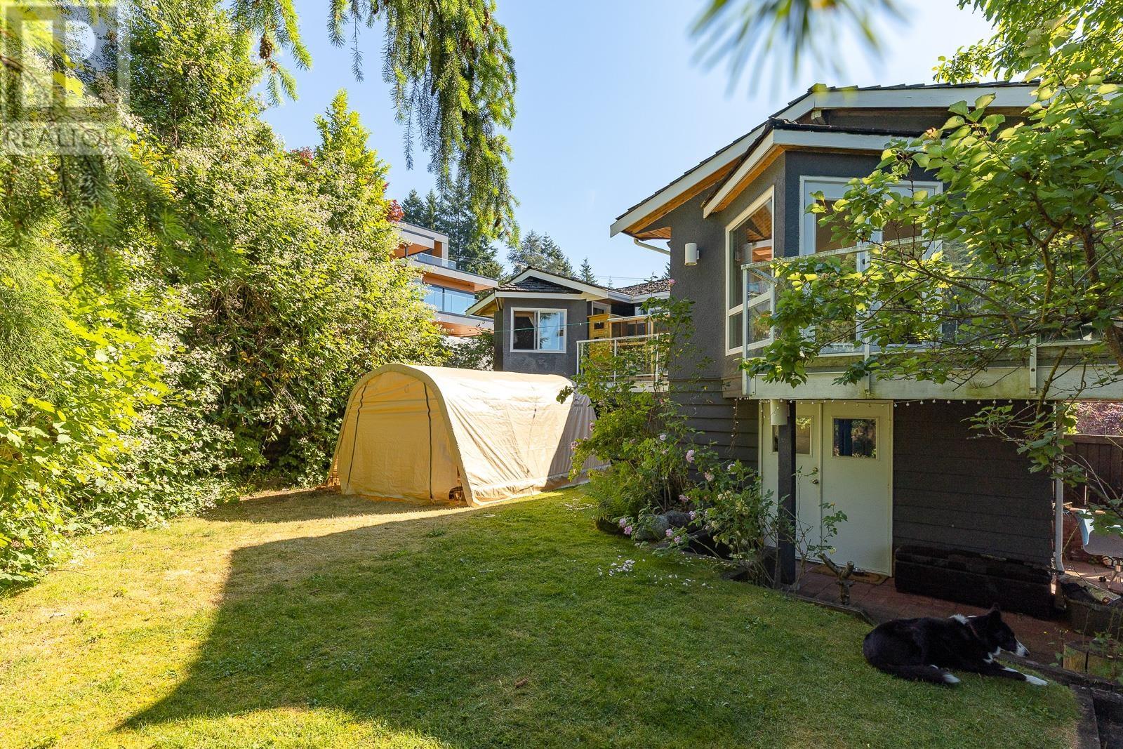 1955 22nd Street, West Vancouver, British Columbia  V7V 4E7 - Photo 10 - R2816813