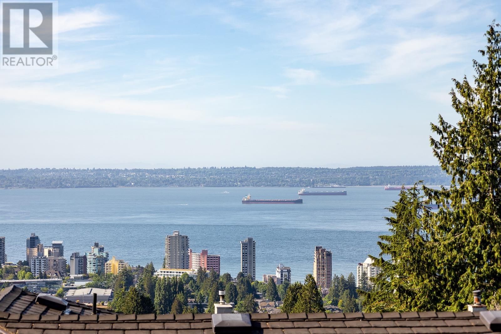 1955 22ND STREET, west vancouver, British Columbia