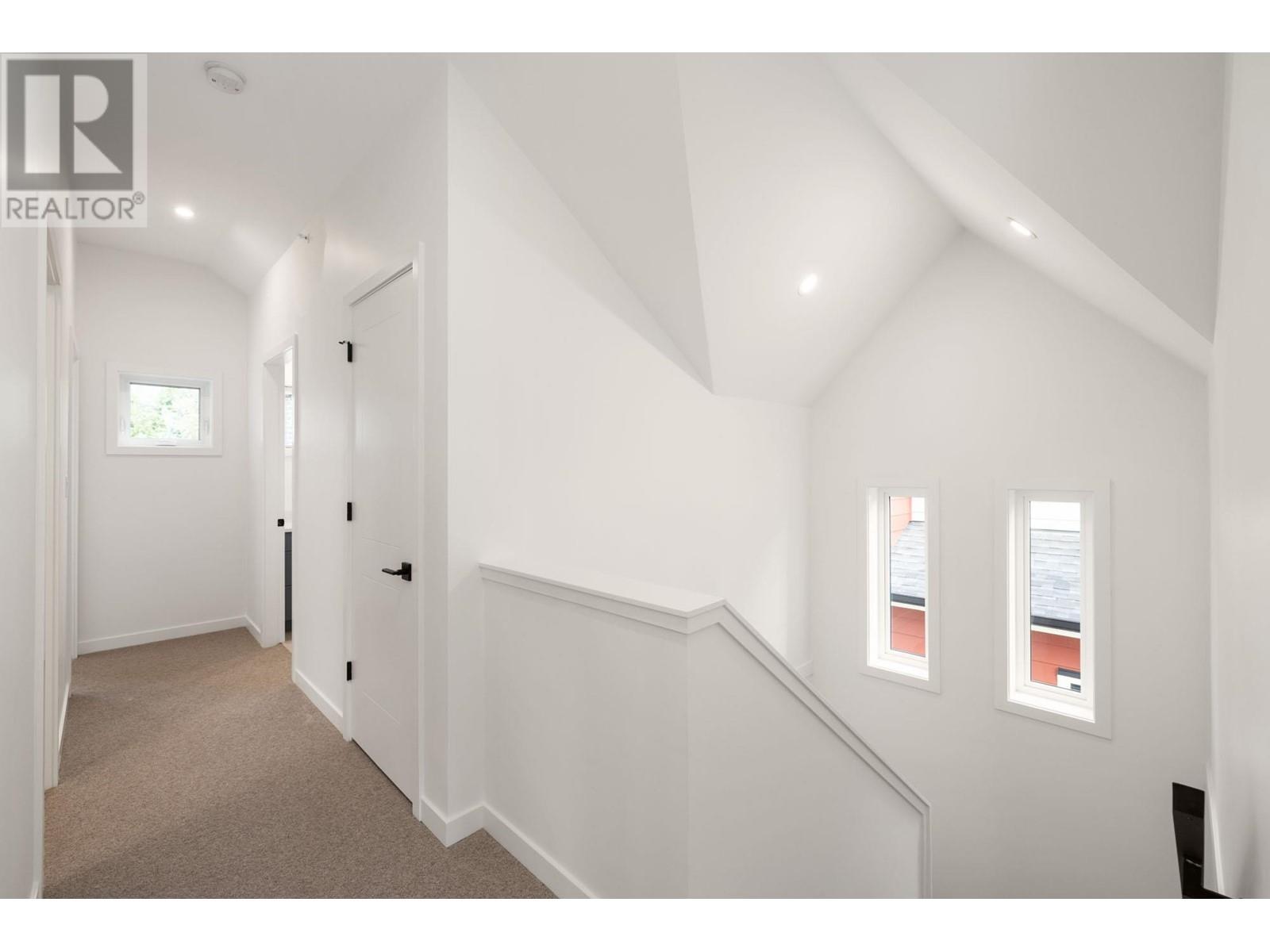 608 E 9th Street, North Vancouver, British Columbia  V7L 2B7 - Photo 21 - R2818228