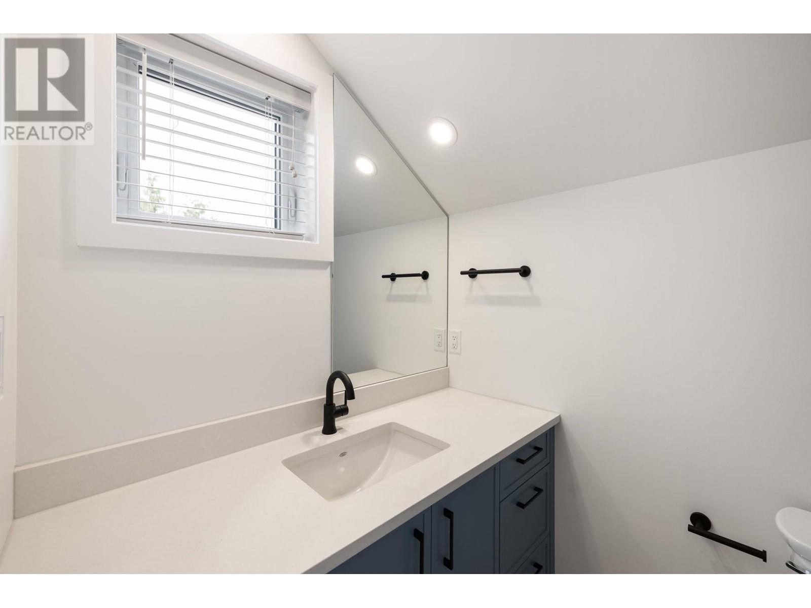 608 E 9th Street, North Vancouver, British Columbia  V7L 2B7 - Photo 27 - R2818228