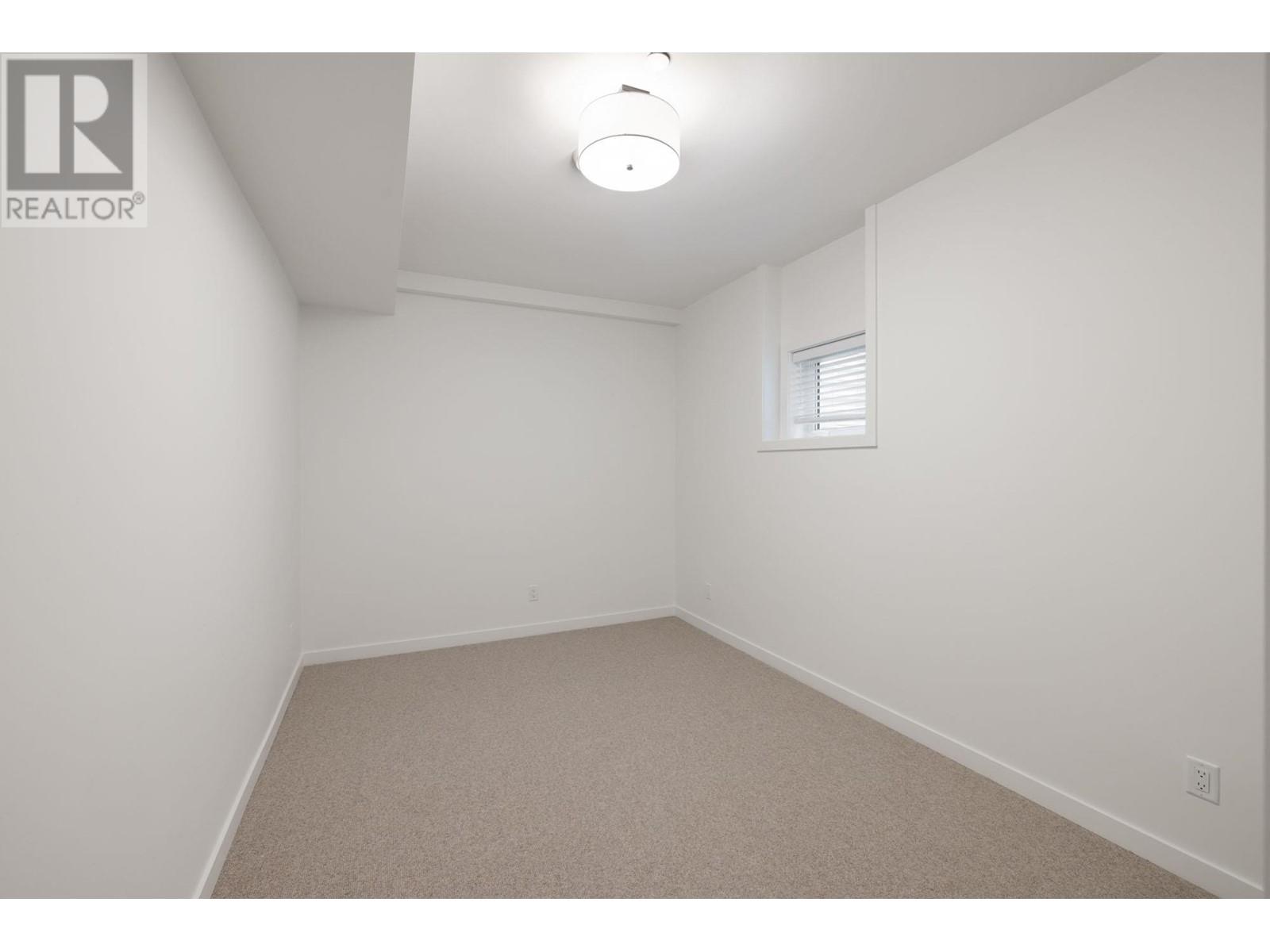 608 E 9th Street, North Vancouver, British Columbia  V7L 2B7 - Photo 37 - R2818228