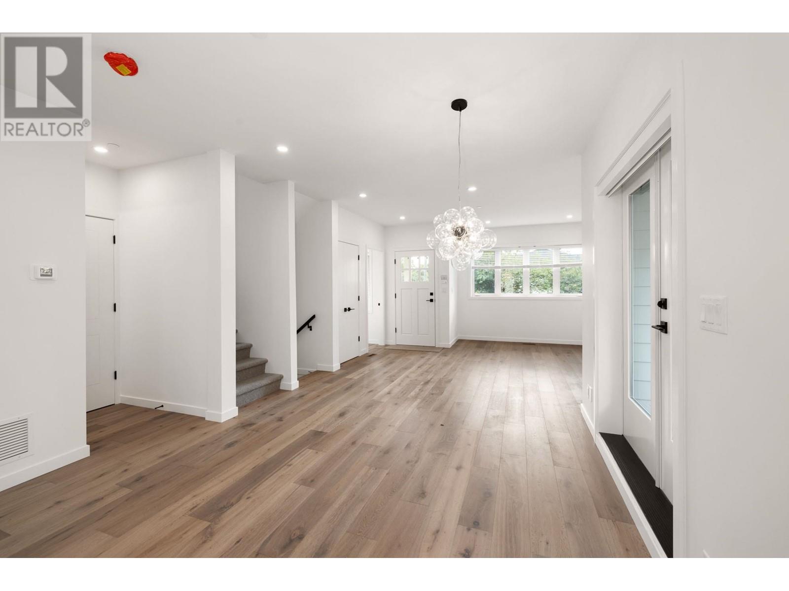 608 E 9th Street, North Vancouver, British Columbia  V7L 2B7 - Photo 13 - R2818228