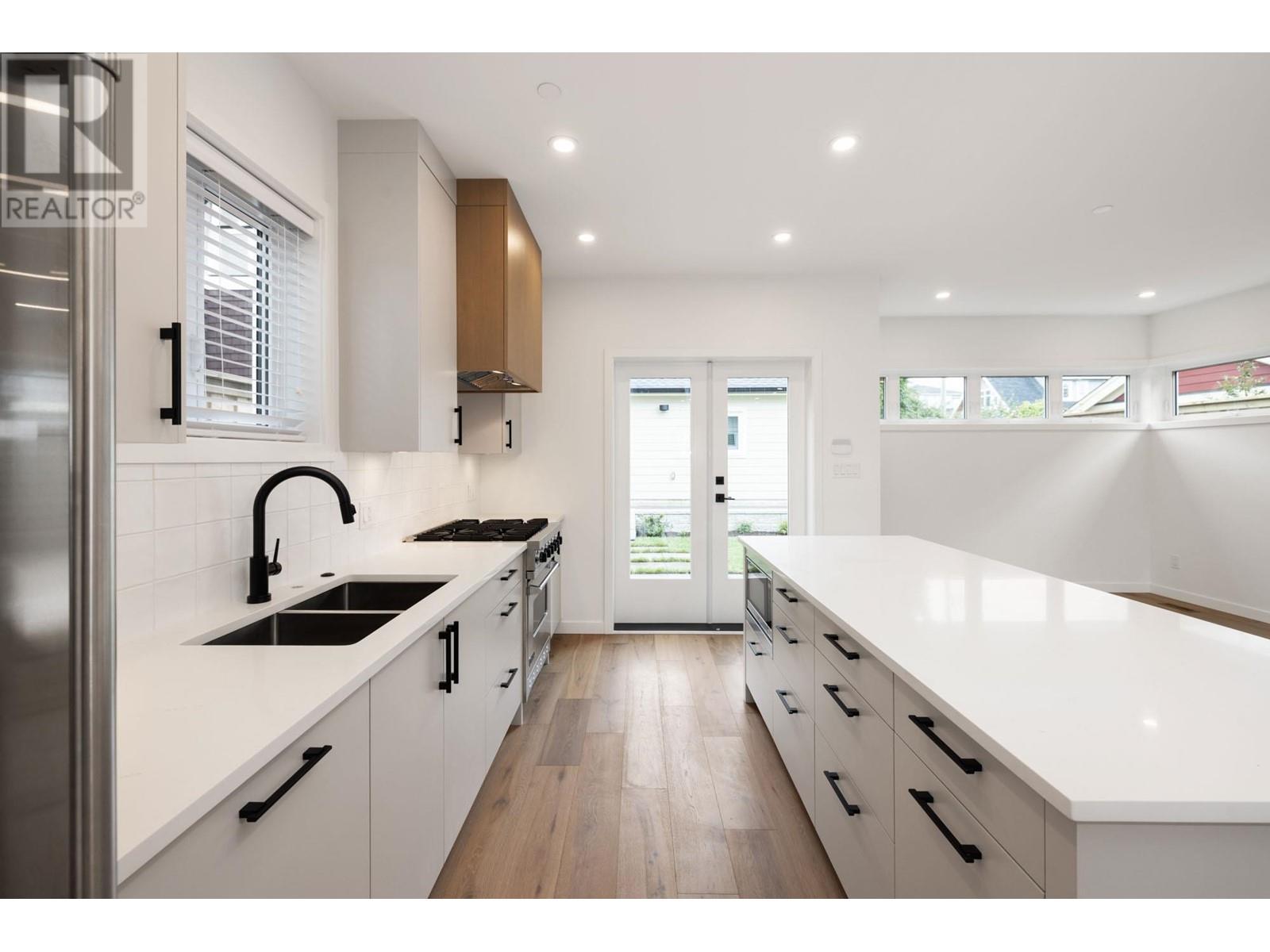 608 E 9th Street, North Vancouver, British Columbia  V7L 2B7 - Photo 16 - R2818228