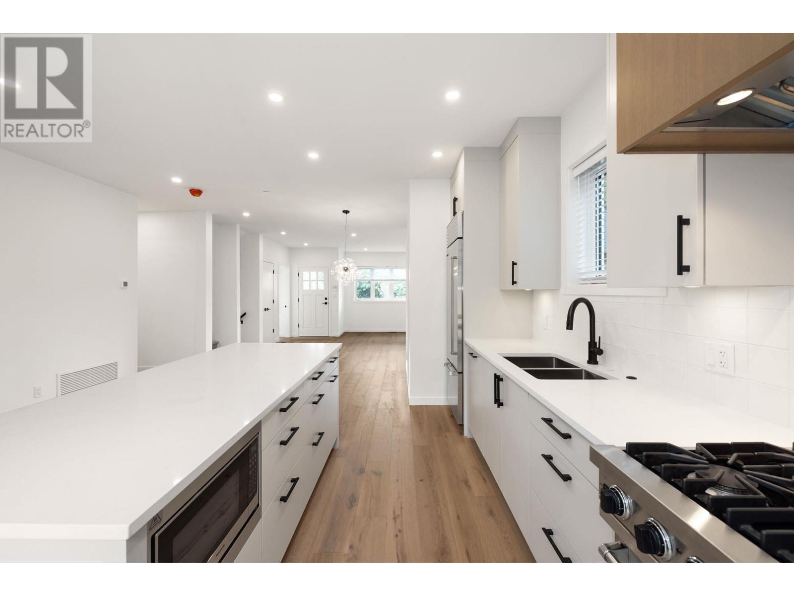 608 E 9th Street, North Vancouver, British Columbia  V7L 2B7 - Photo 18 - R2818228