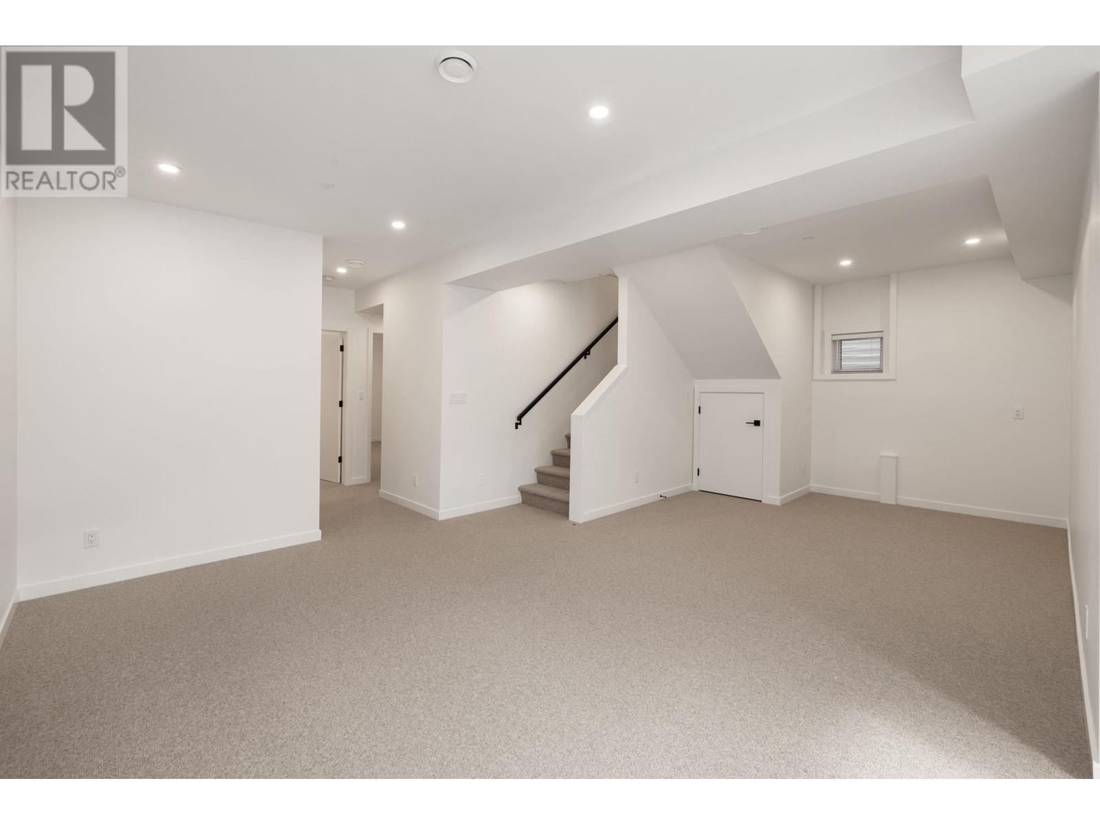 608 E 9th Street, North Vancouver, British Columbia  V7L 2B7 - Photo 33 - R2818228