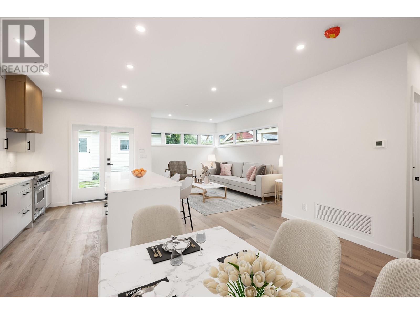 608 E 9th Street, North Vancouver, British Columbia  V7L 2B7 - Photo 9 - R2818228