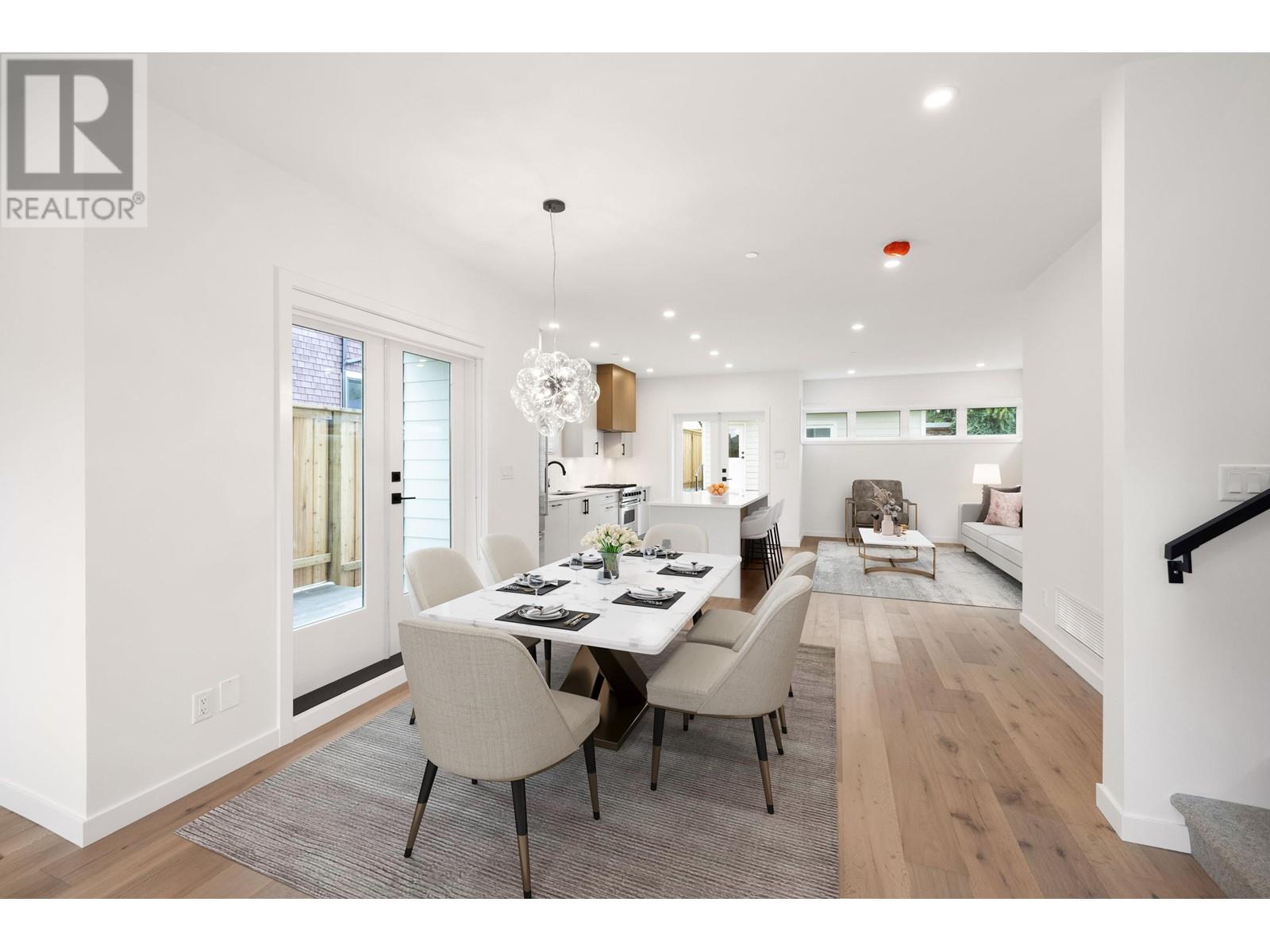 608 E 9th Street, North Vancouver, British Columbia  V7L 2B7 - Photo 3 - R2818228