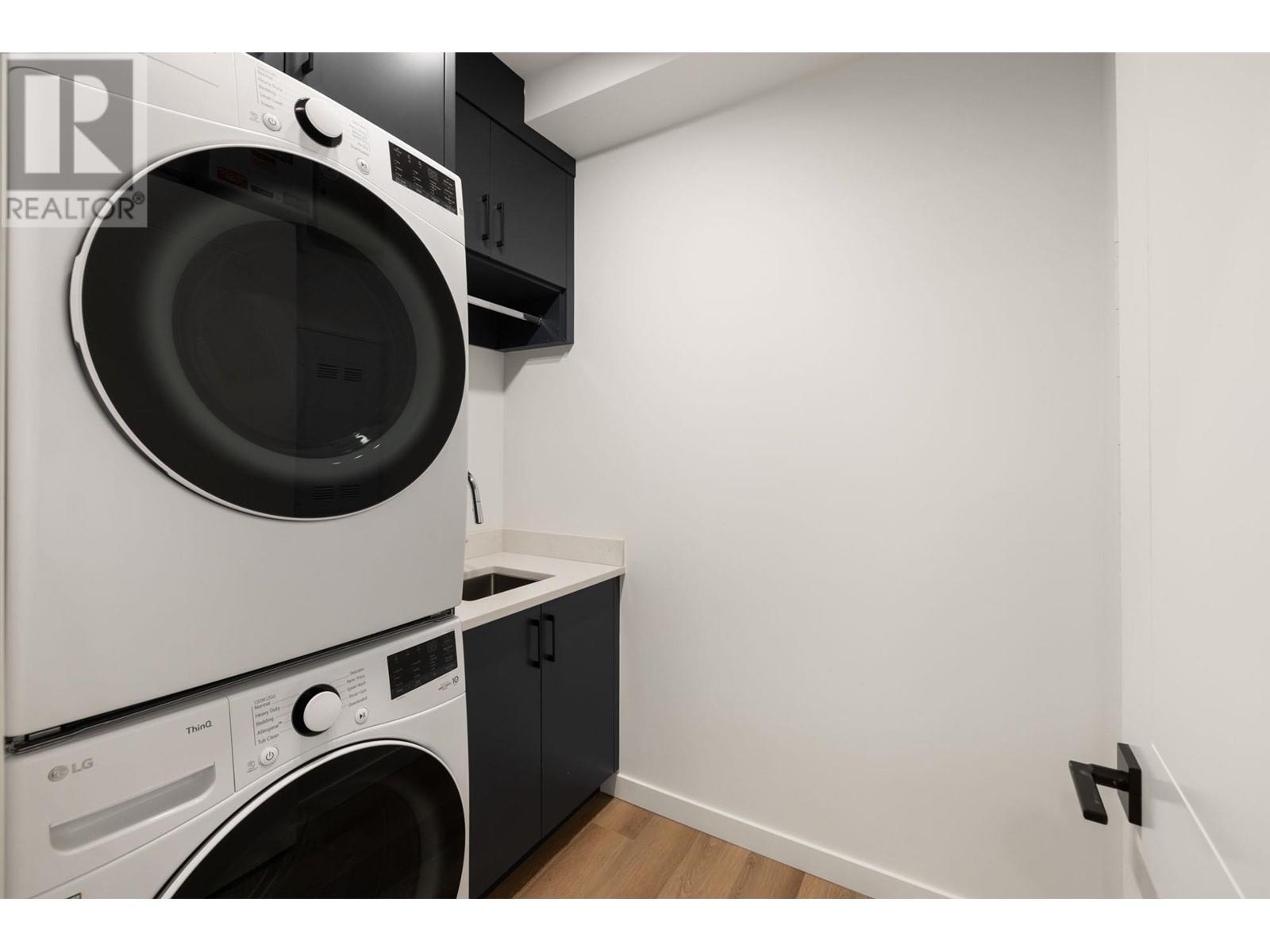 608 E 9th Street, North Vancouver, British Columbia  V7L 2B7 - Photo 34 - R2818228