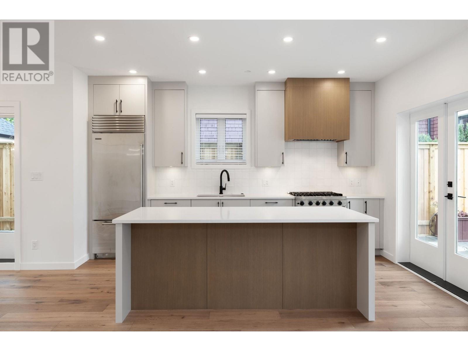 608 E 9th Street, North Vancouver, British Columbia  V7L 2B7 - Photo 15 - R2818228