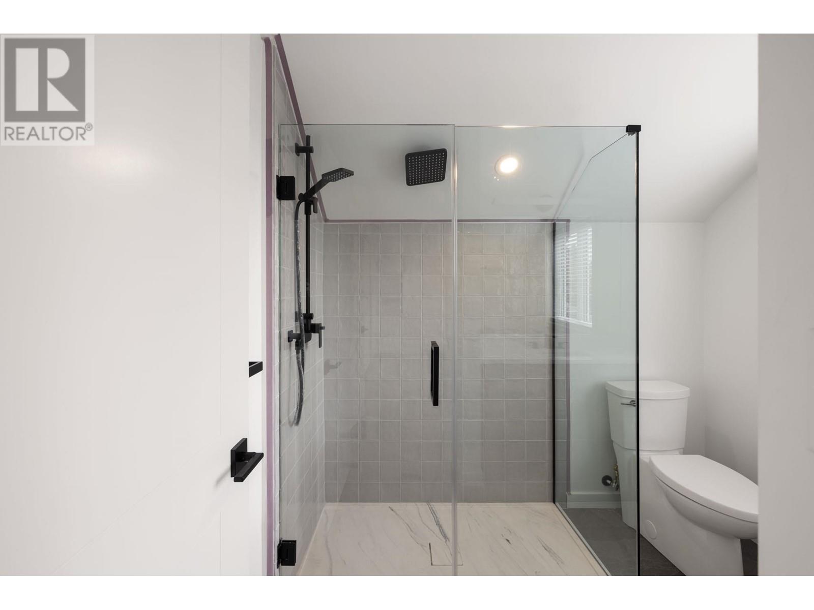 608 E 9th Street, North Vancouver, British Columbia  V7L 2B7 - Photo 26 - R2818228