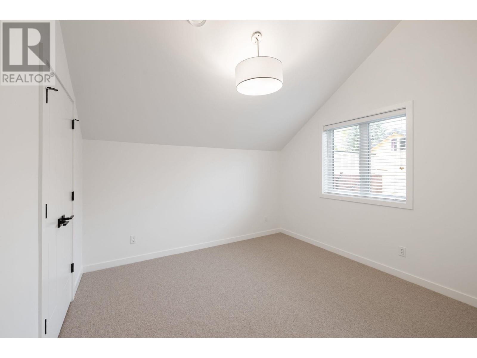 608 E 9th Street, North Vancouver, British Columbia  V7L 2B7 - Photo 29 - R2818228