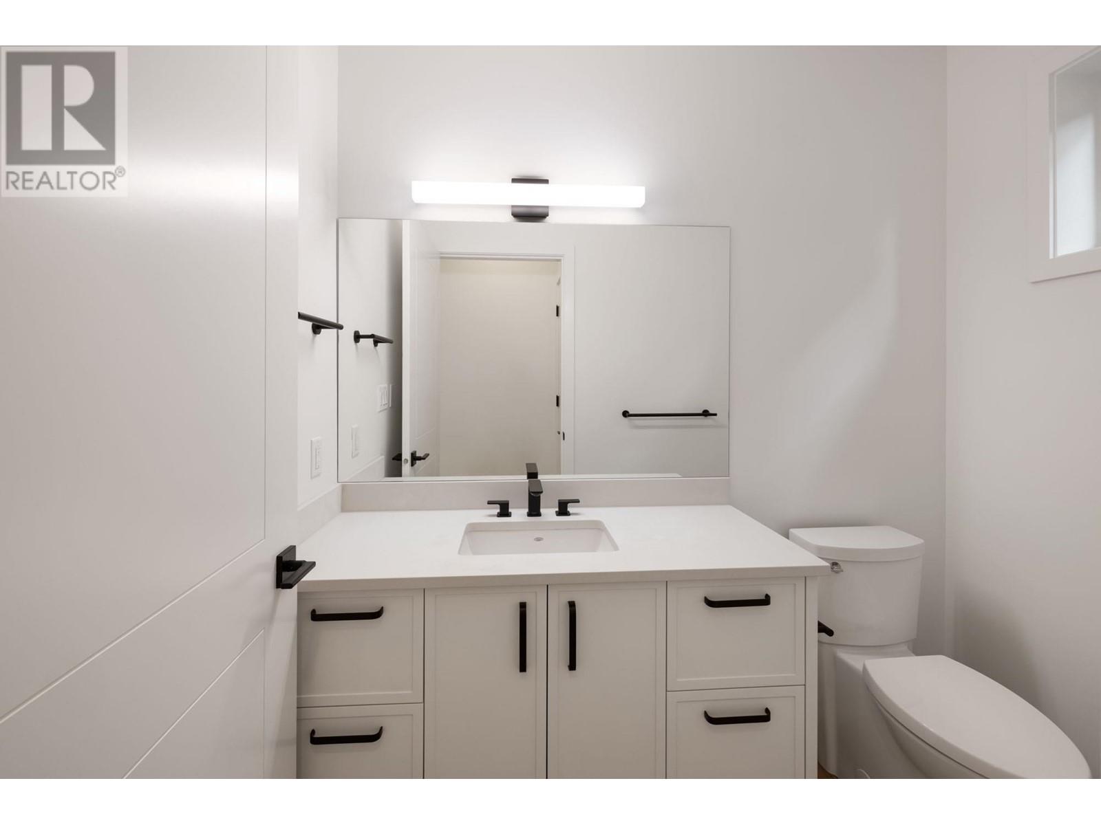 608 E 9th Street, North Vancouver, British Columbia  V7L 2B7 - Photo 30 - R2818228