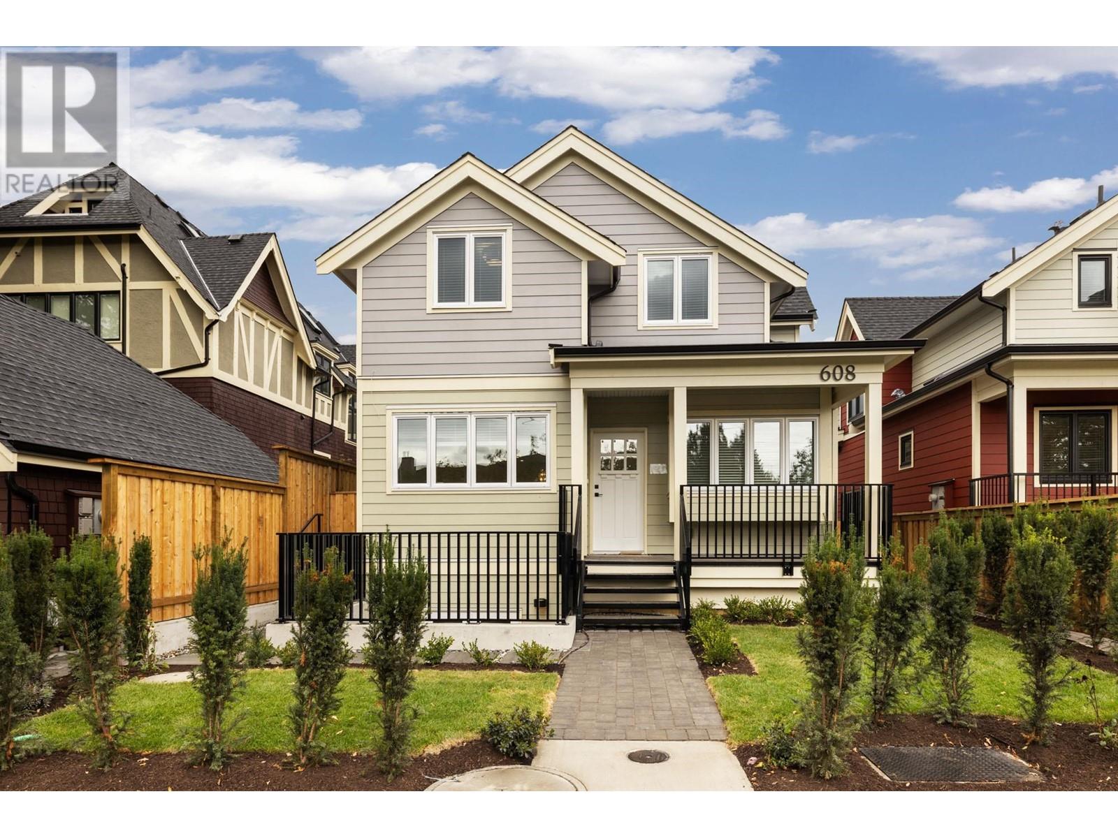 608 E 9TH STREET, north vancouver, British Columbia