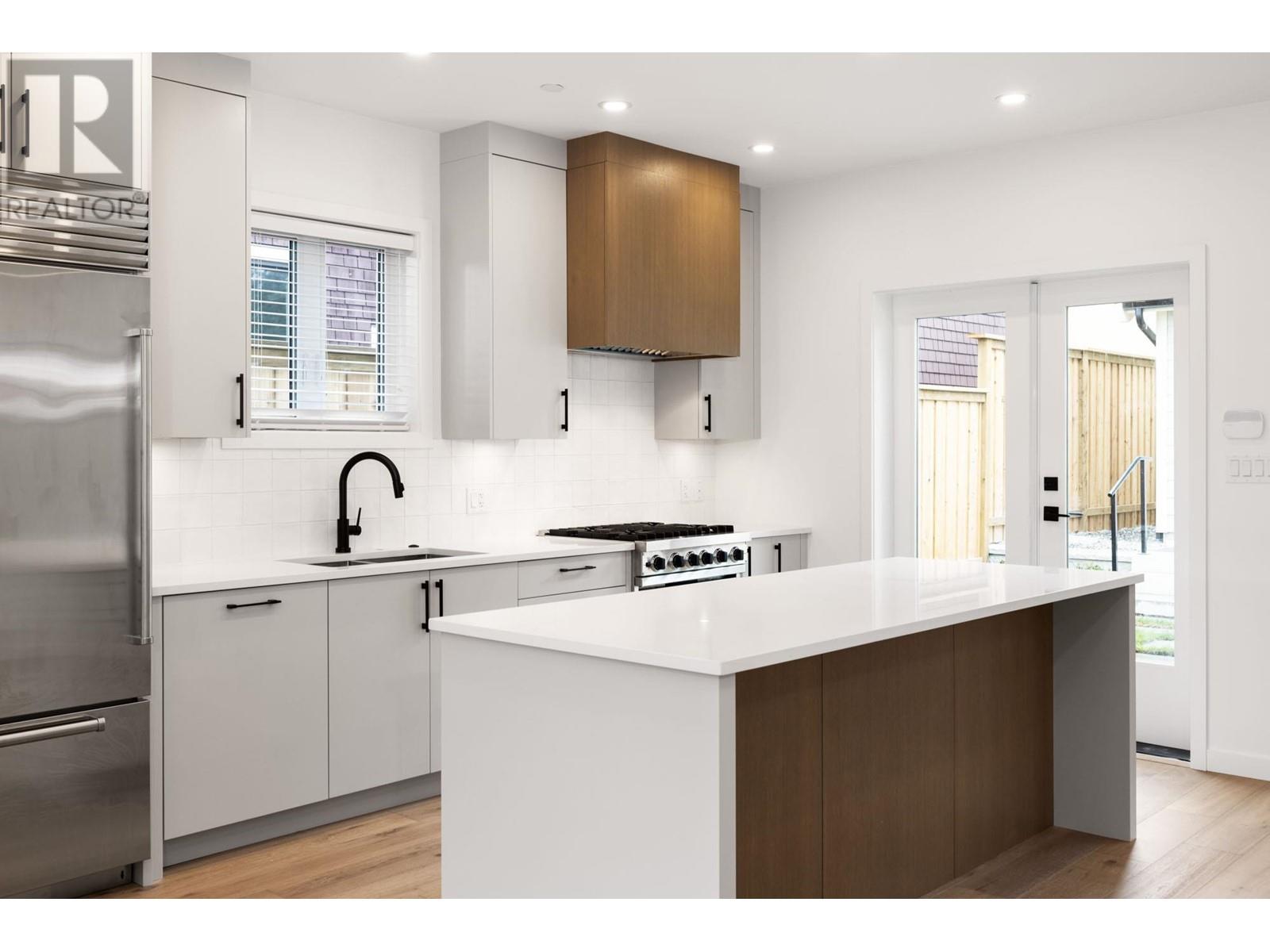 608 E 9th Street, North Vancouver, British Columbia  V7L 2B7 - Photo 14 - R2818228