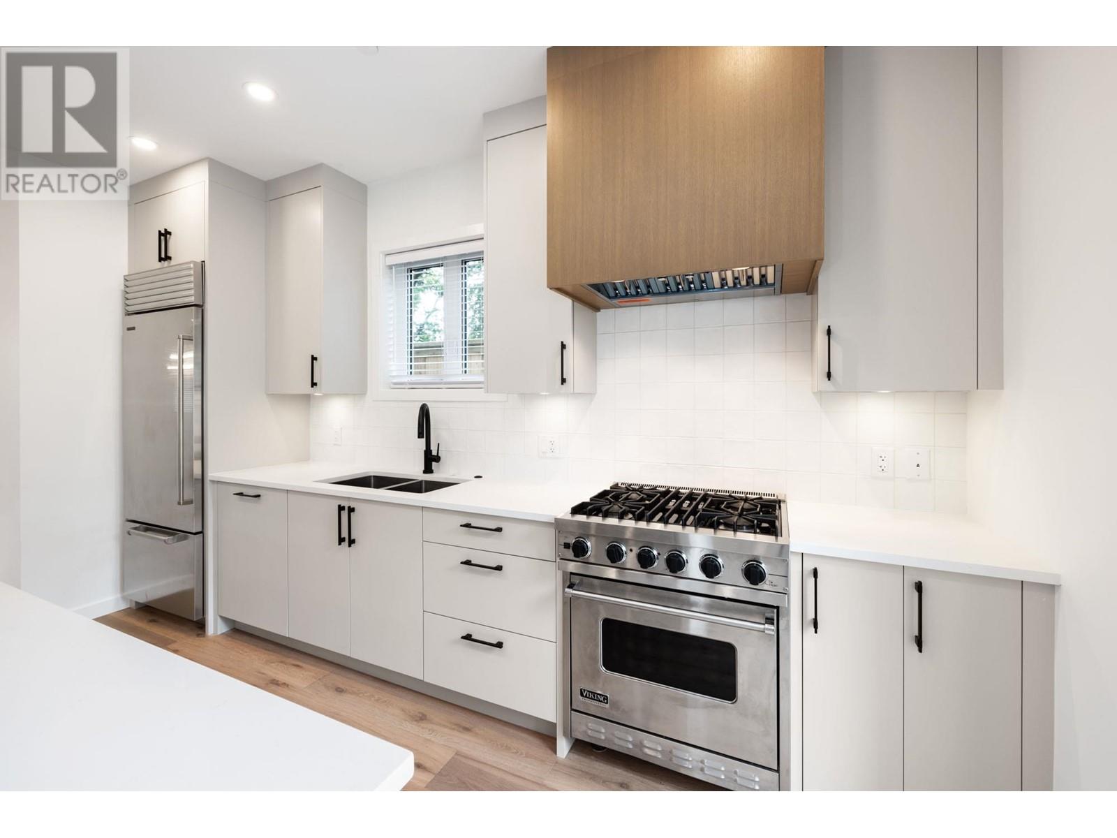 608 E 9th Street, North Vancouver, British Columbia  V7L 2B7 - Photo 17 - R2818228