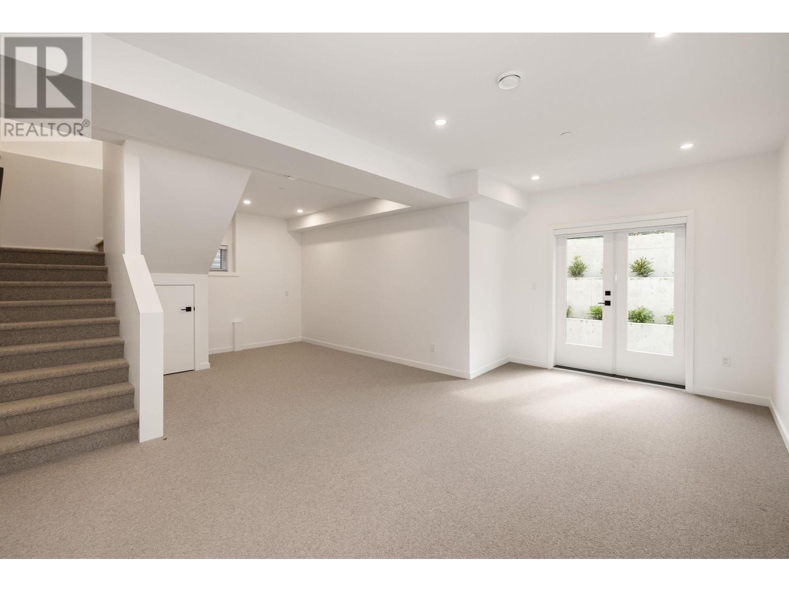 608 E 9th Street, North Vancouver, British Columbia  V7L 2B7 - Photo 32 - R2818228