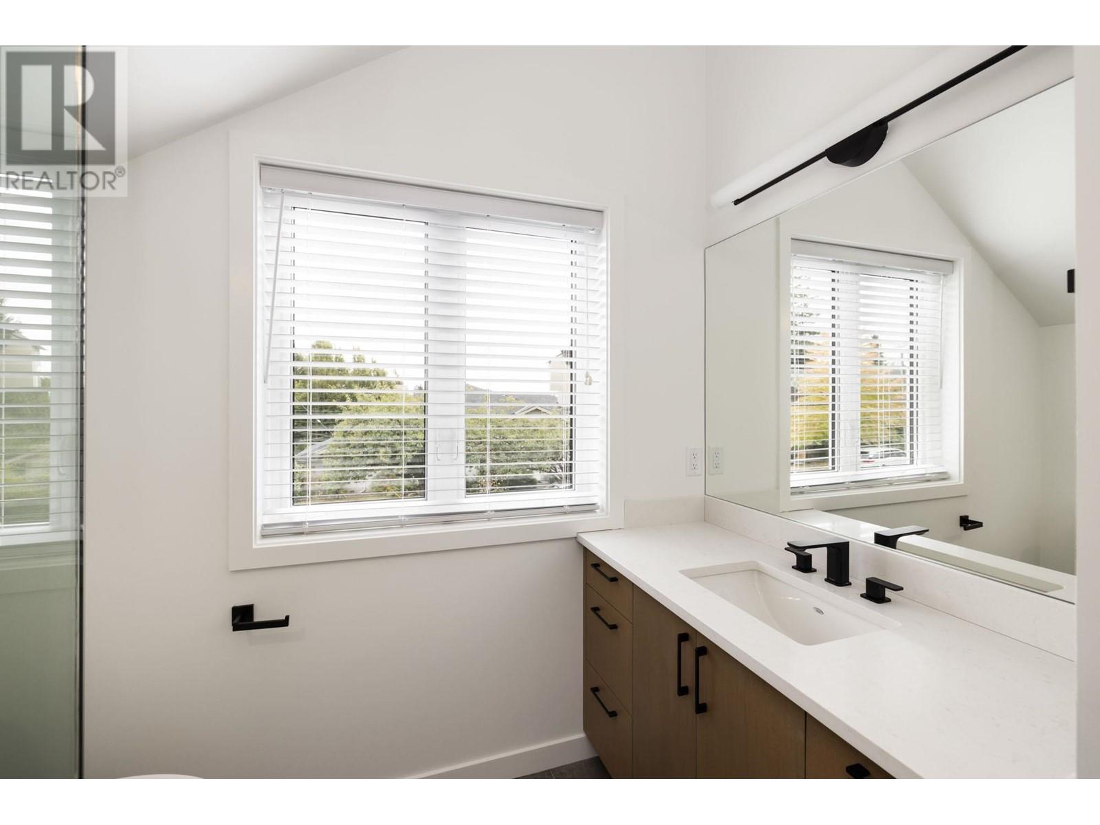 608 E 9th Street, North Vancouver, British Columbia  V7L 2B7 - Photo 25 - R2818228