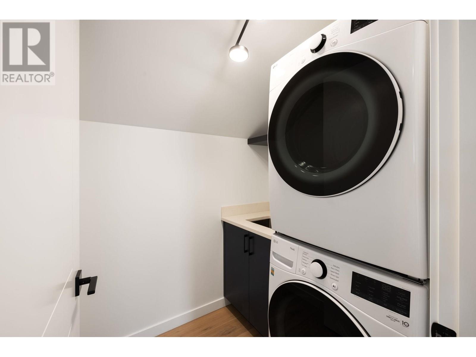 614 E 9th Street, North Vancouver, British Columbia  V7L 2B7 - Photo 28 - R2818229