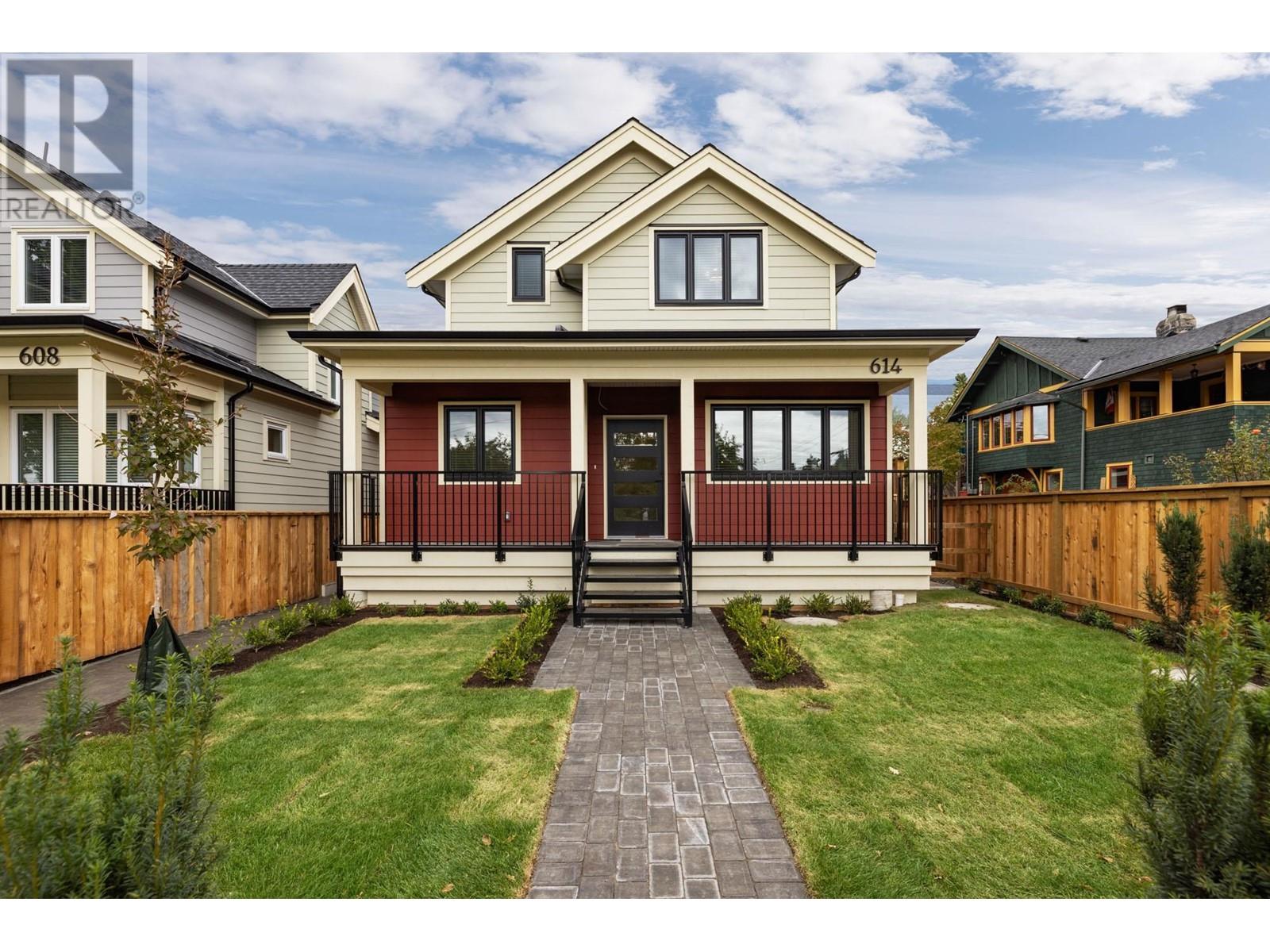 614 E 9th Street, North Vancouver, British Columbia  V7L 2B7 - Photo 2 - R2818229