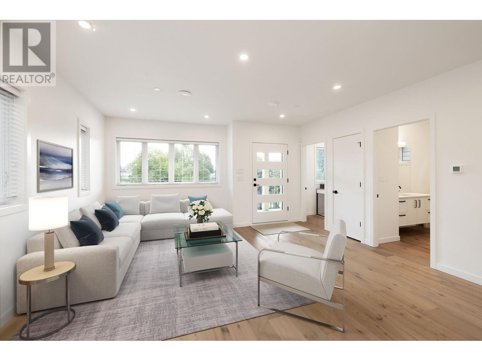 614 E 9th Street, North Vancouver, British Columbia  V7L 2B7 - Photo 4 - R2818229
