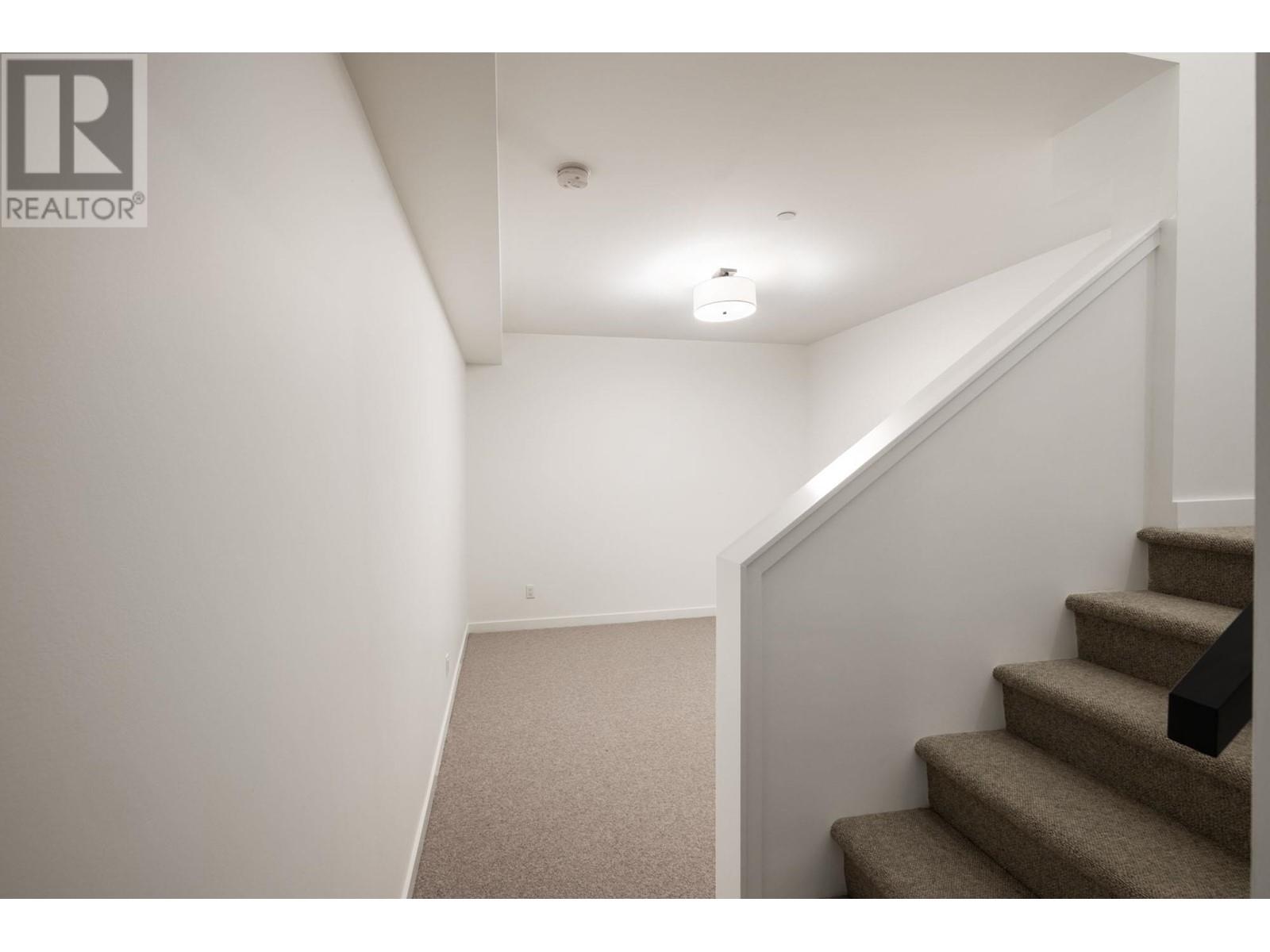 614 E 9th Street, North Vancouver, British Columbia  V7L 2B7 - Photo 32 - R2818229