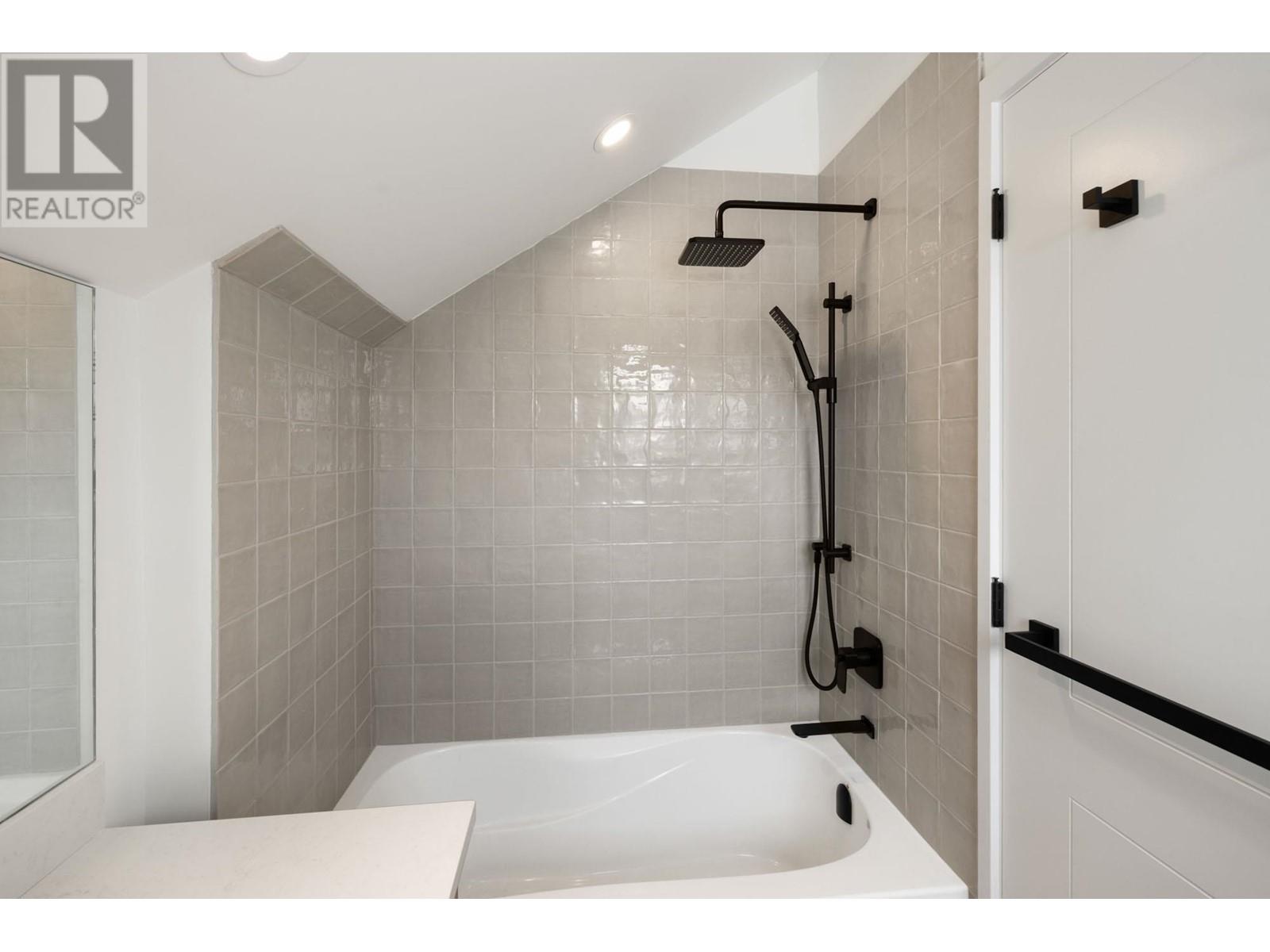 614 E 9th Street, North Vancouver, British Columbia  V7L 2B7 - Photo 26 - R2818229