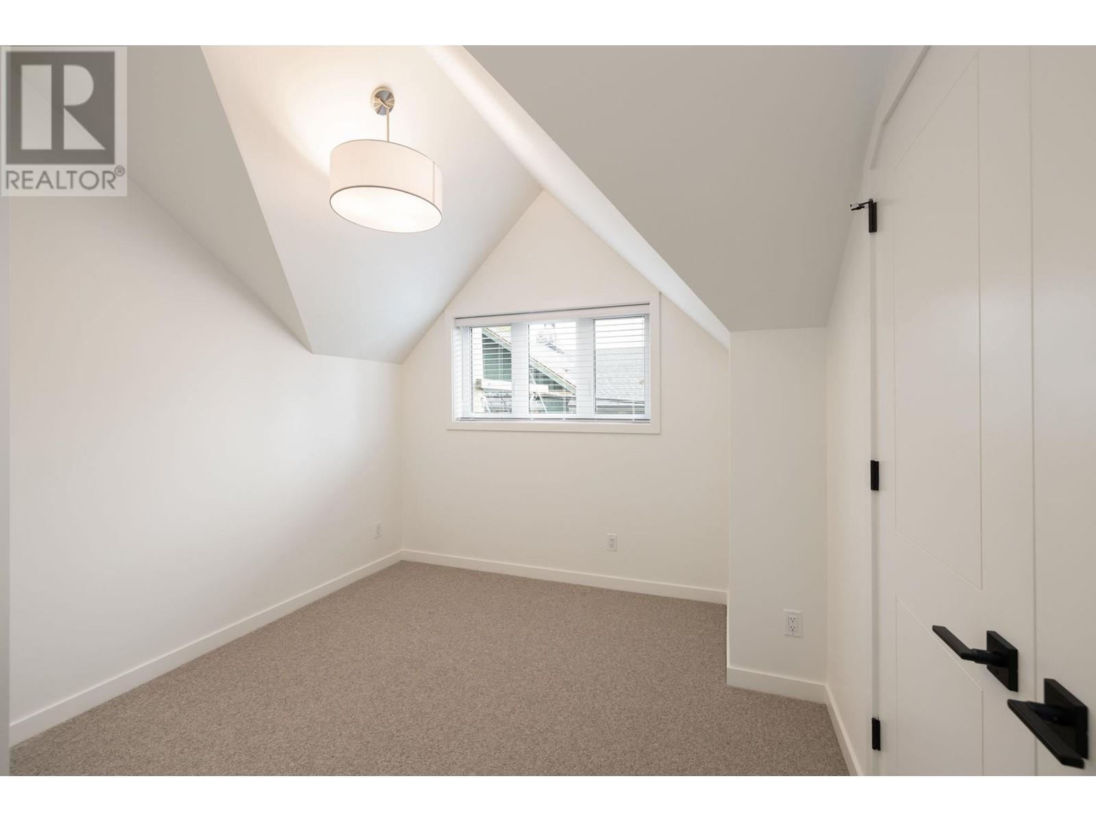 614 E 9th Street, North Vancouver, British Columbia  V7L 2B7 - Photo 27 - R2818229