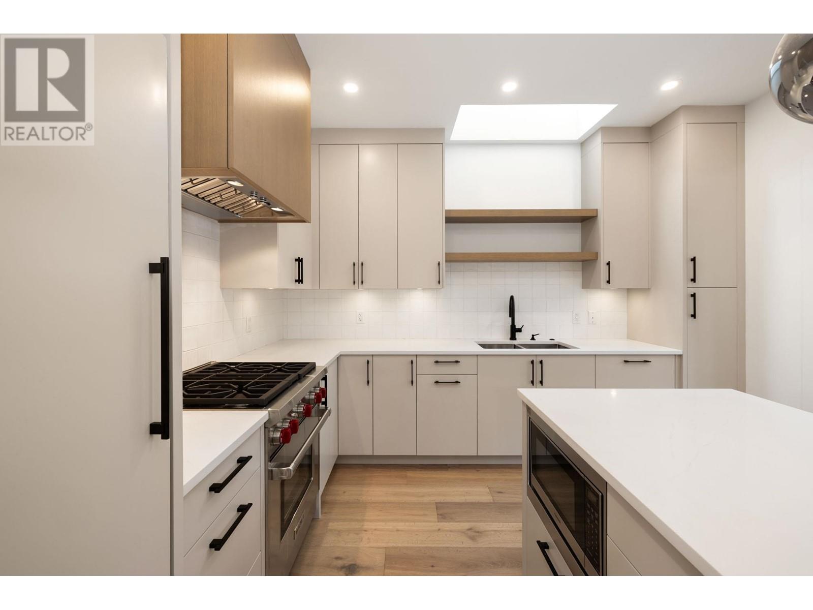 614 E 9th Street, North Vancouver, British Columbia  V7L 2B7 - Photo 14 - R2818229