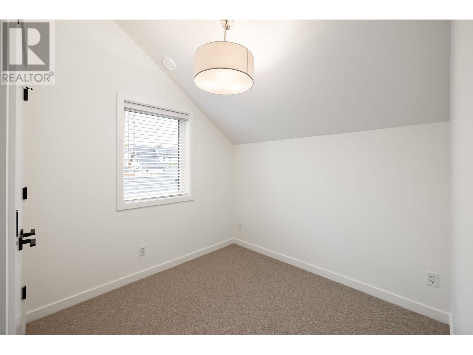 614 E 9th Street, North Vancouver, British Columbia  V7L 2B7 - Photo 30 - R2818229