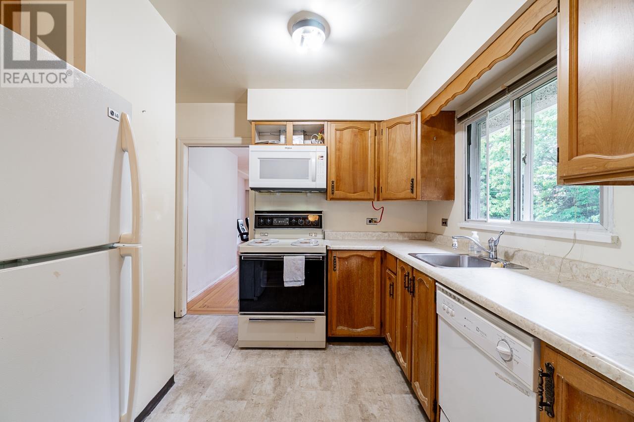8290 18th Avenue, Burnaby, British Columbia  V3N 1K3 - Photo 13 - R2819864