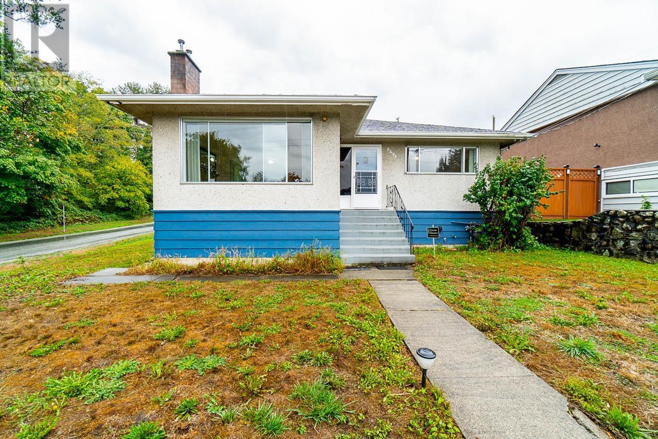 8290 18th Avenue, Burnaby, British Columbia  V3N 1K3 - Photo 2 - R2819864