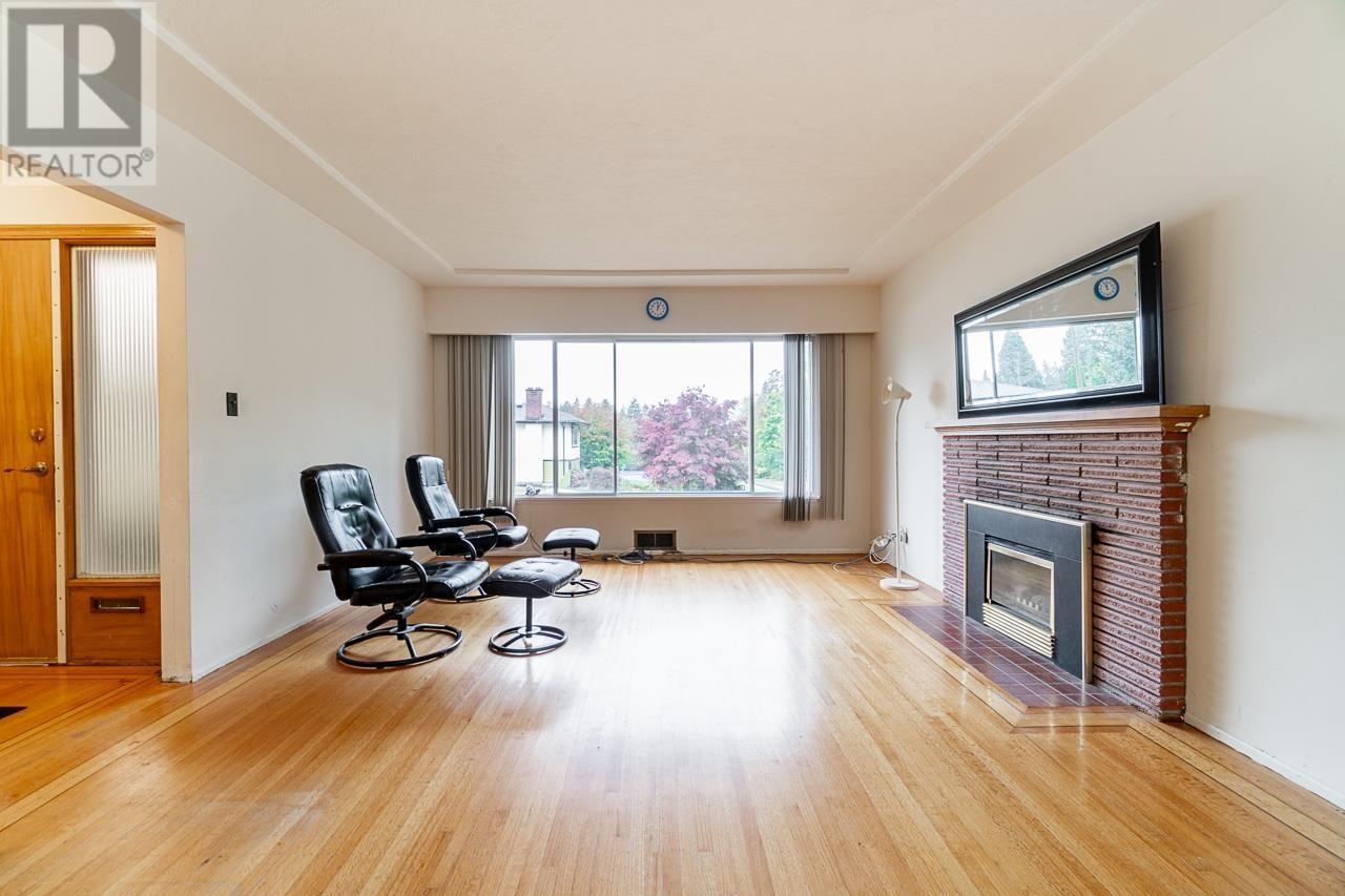 8290 18th Avenue, Burnaby, British Columbia  V3N 1K3 - Photo 4 - R2819864