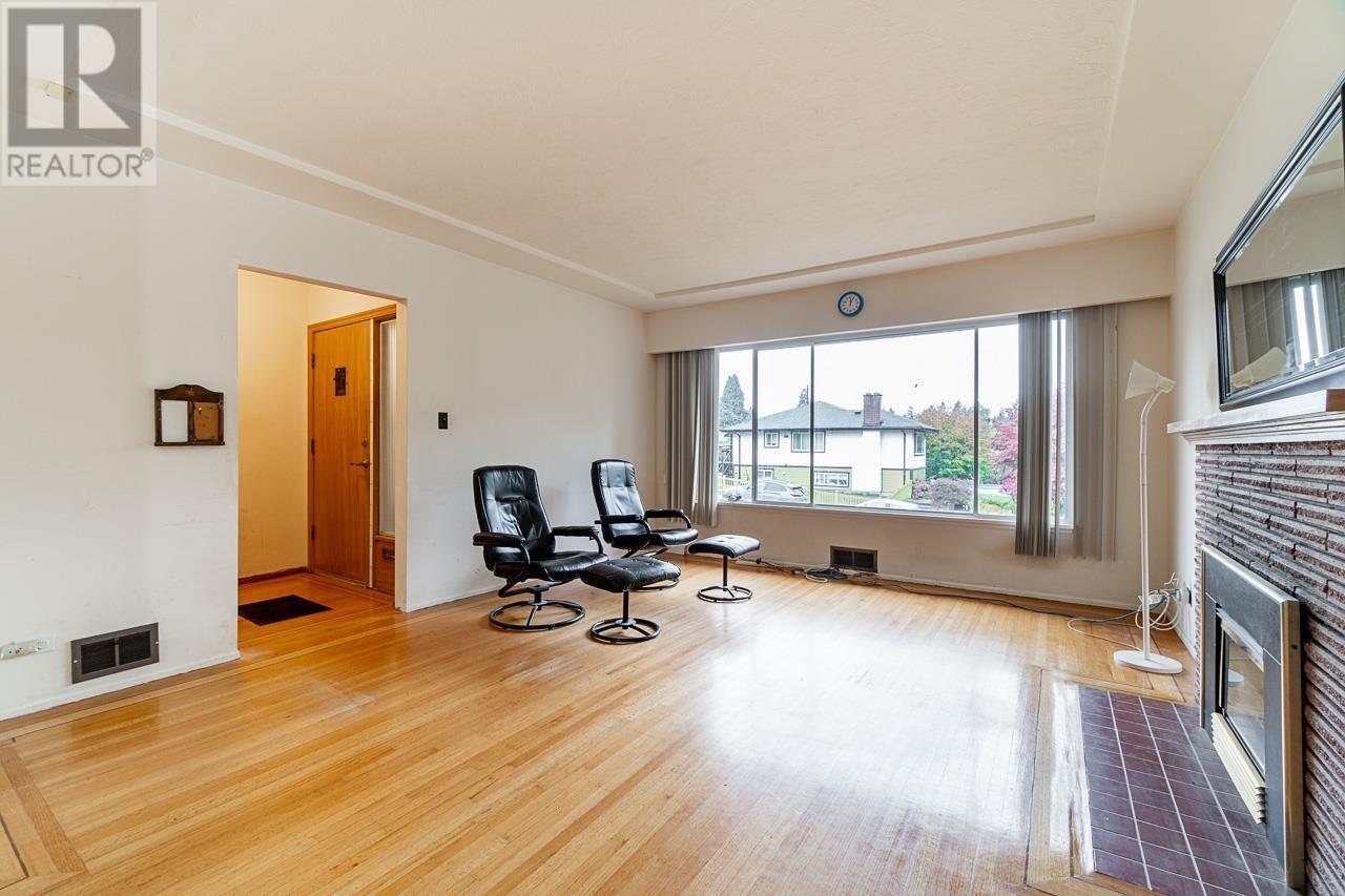 8290 18th Avenue, Burnaby, British Columbia  V3N 1K3 - Photo 5 - R2819864