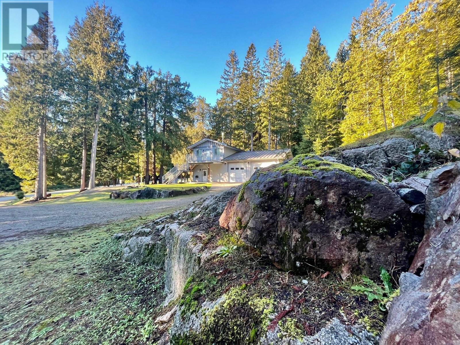 1356 Roberts Creek Road, Roberts Creek, British Columbia  V0N 2W1 - Photo 3 - R2819921