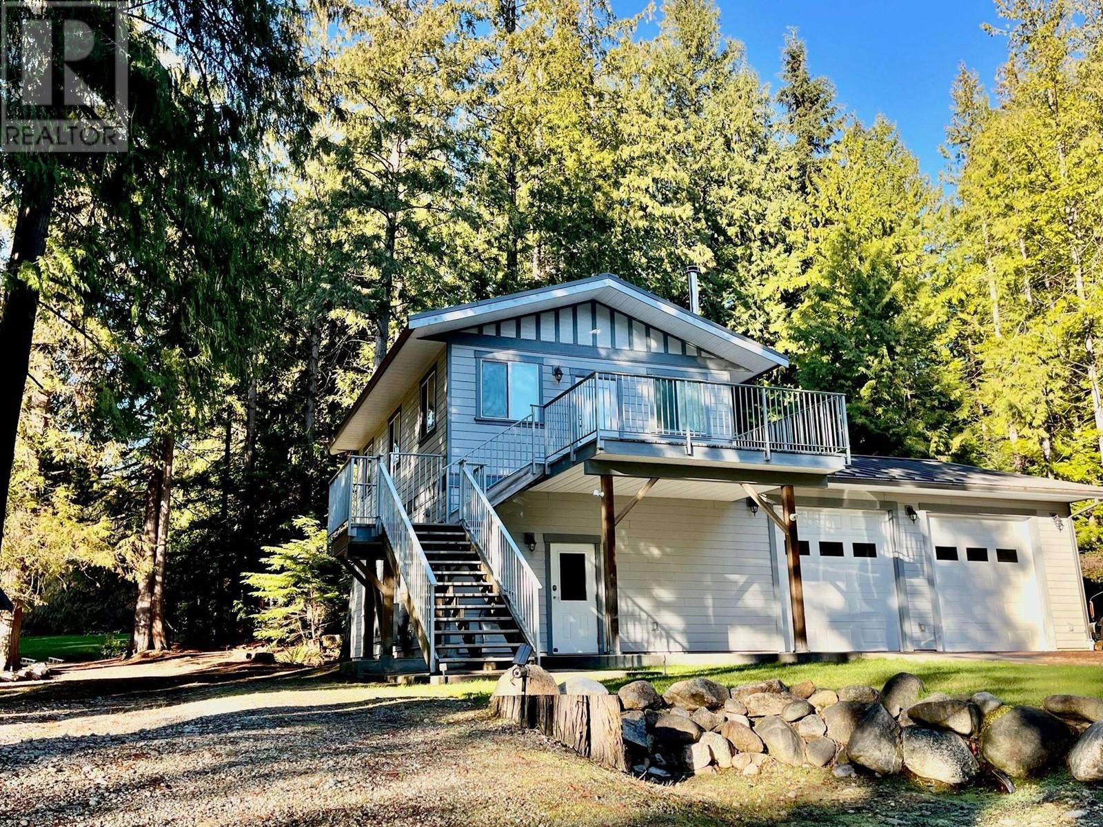 1356 Roberts Creek Road, Roberts Creek, British Columbia  V0N 2W1 - Photo 6 - R2819921