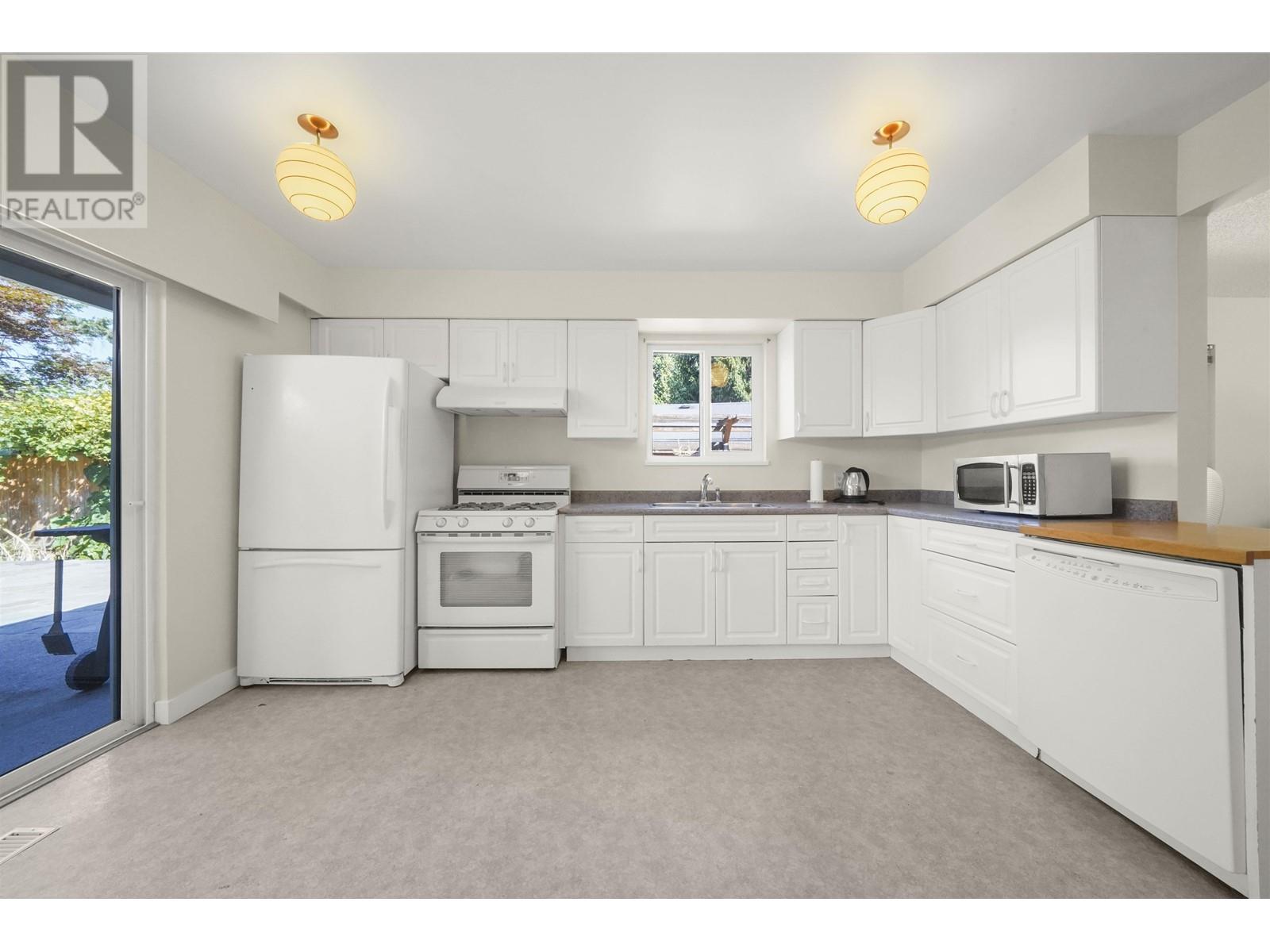 2839 St. Michael Street, Port Coquitlam, British Columbia  V3B 5G3 - Photo 14 - R2808322