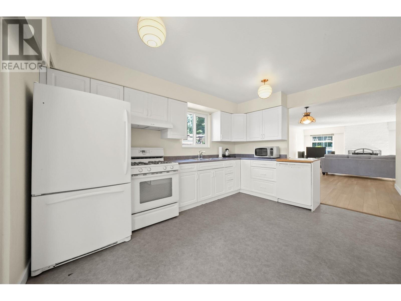 2839 St. Michael Street, Port Coquitlam, British Columbia  V3B 5G3 - Photo 11 - R2808322