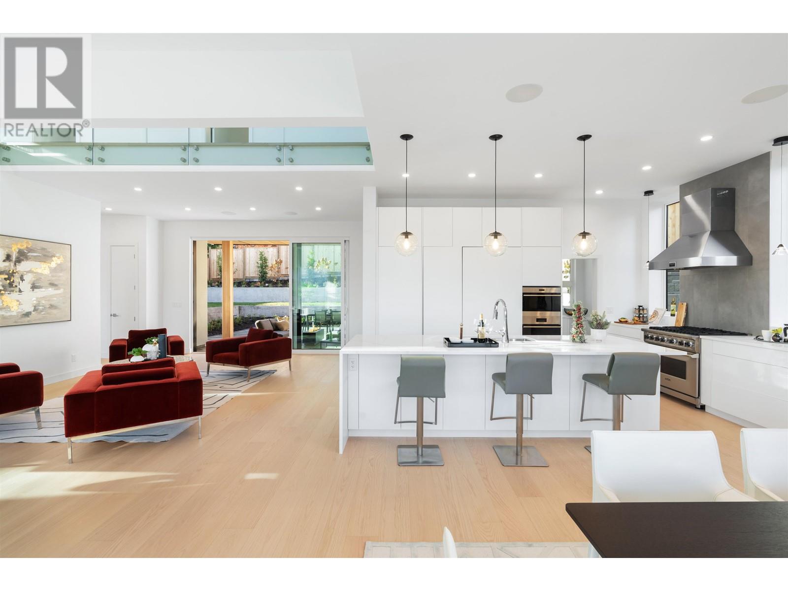 519 Roslyn Boulevard, North Vancouver, British Columbia  V7G 1P2 - Photo 12 - R2819975