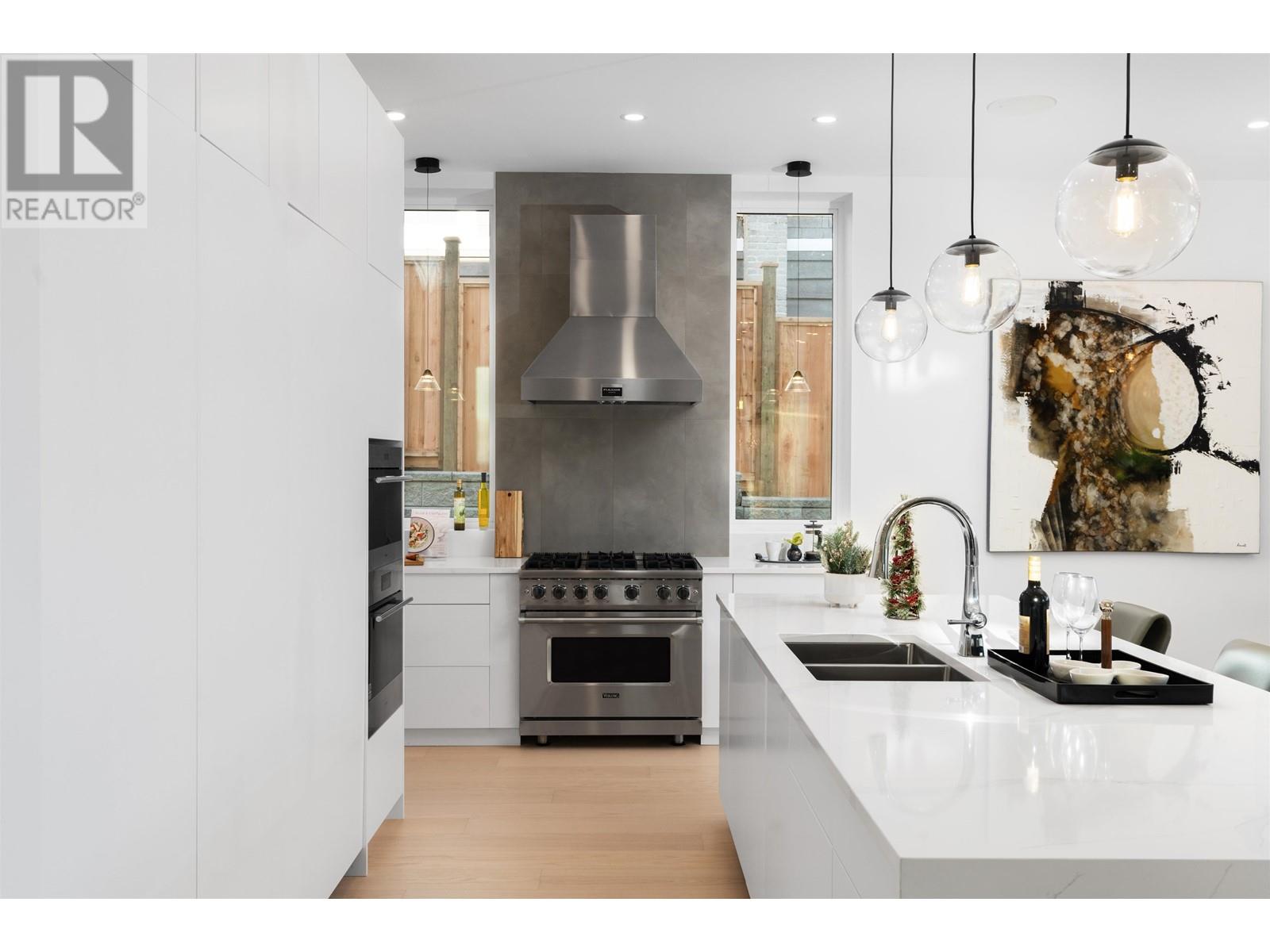 519 Roslyn Boulevard, North Vancouver, British Columbia  V7G 1P2 - Photo 14 - R2819975