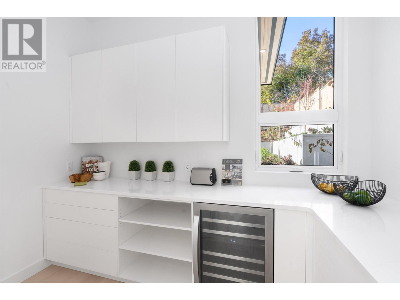 519 Roslyn Boulevard, North Vancouver, British Columbia  V7G 1P2 - Photo 15 - R2819975