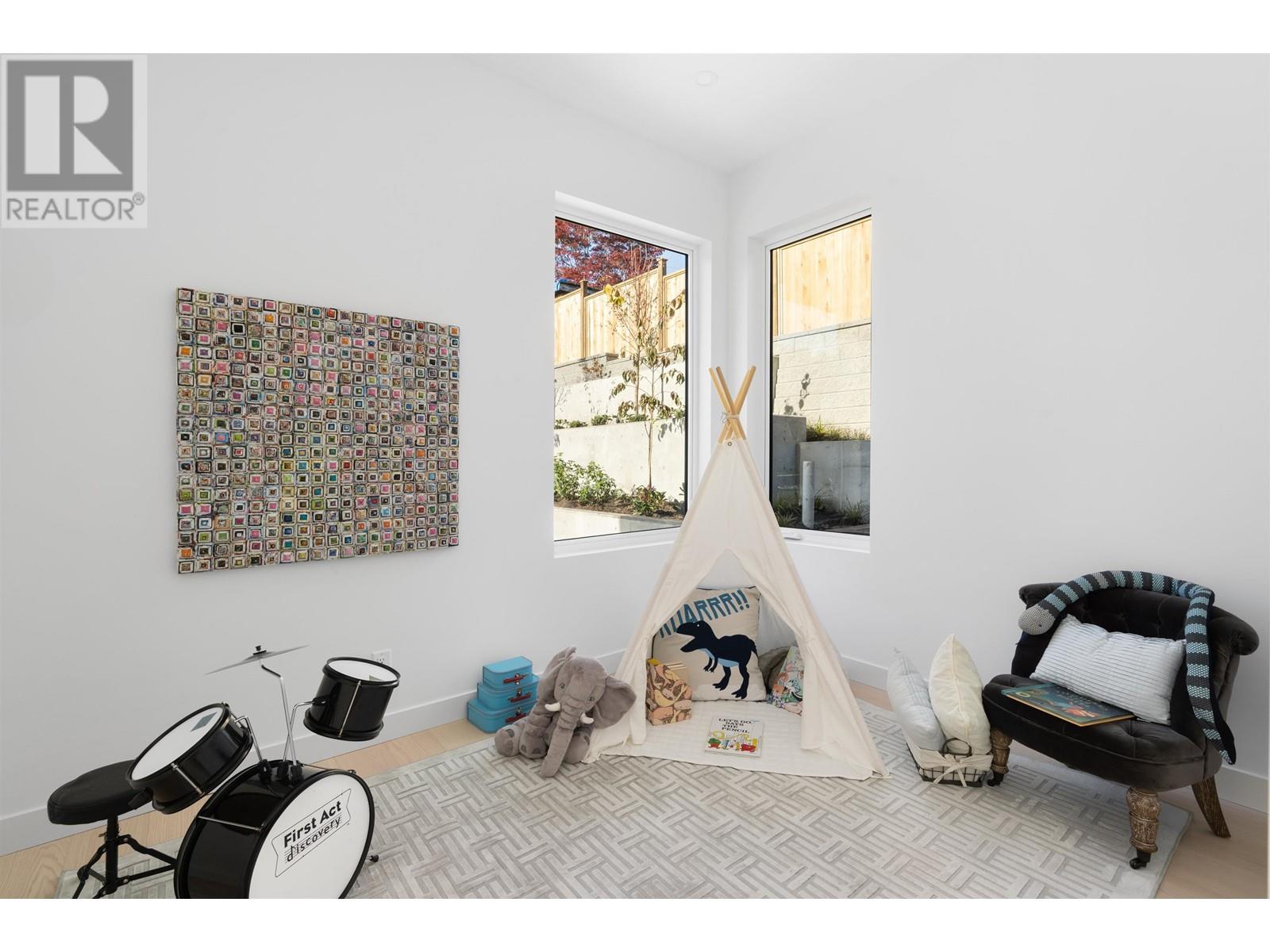 519 Roslyn Boulevard, North Vancouver, British Columbia  V7G 1P2 - Photo 18 - R2819975