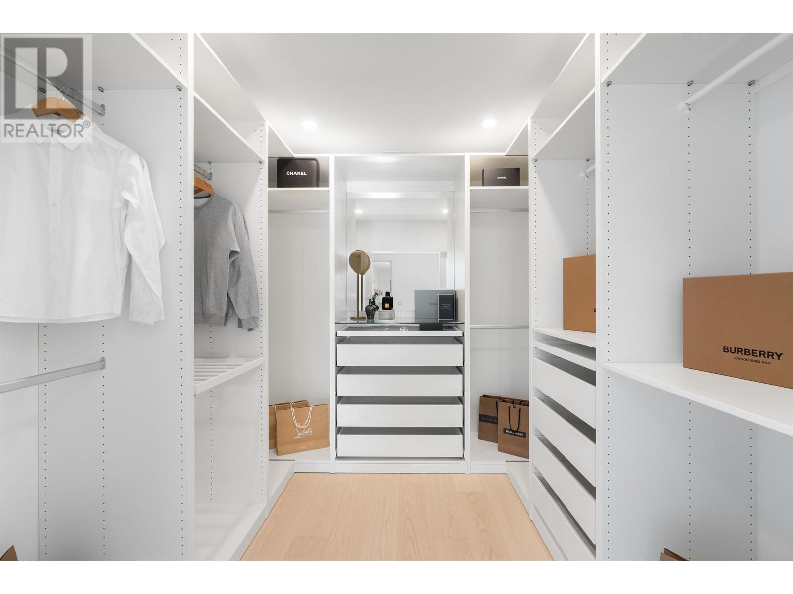 519 Roslyn Boulevard, North Vancouver, British Columbia  V7G 1P2 - Photo 23 - R2819975