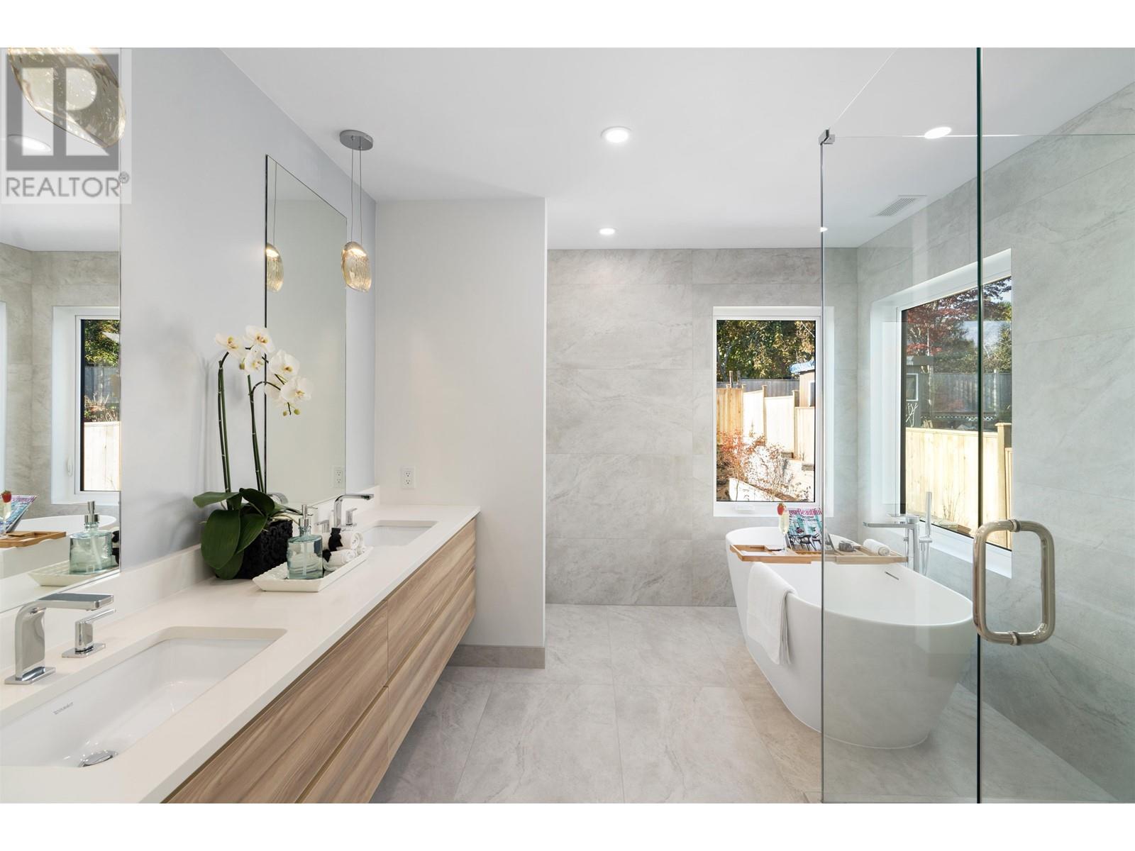 519 Roslyn Boulevard, North Vancouver, British Columbia  V7G 1P2 - Photo 24 - R2819975