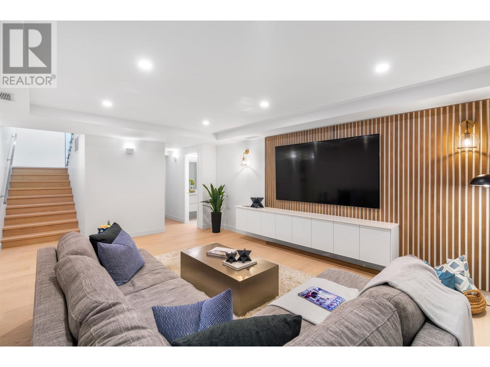 519 Roslyn Boulevard, North Vancouver, British Columbia  V7G 1P2 - Photo 32 - R2819975